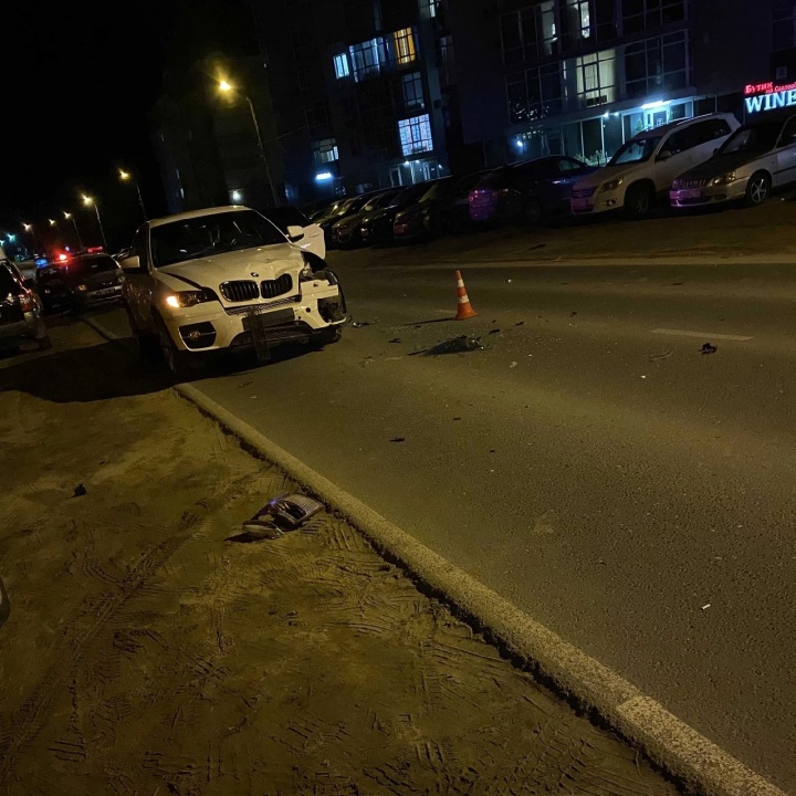 BMW.jpg BMW.jpg