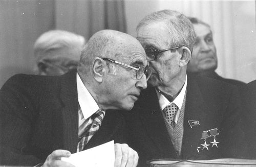 Я.Б. Зельдович и Ю.Б. Харитон