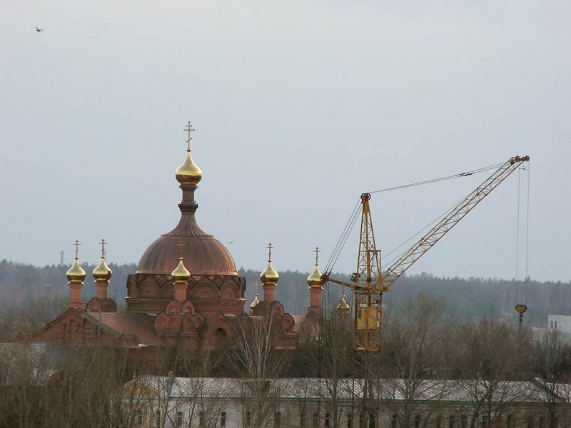 Храм и кран