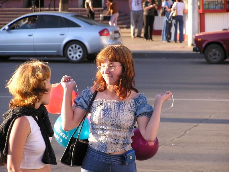 Акелла идет на день рождения