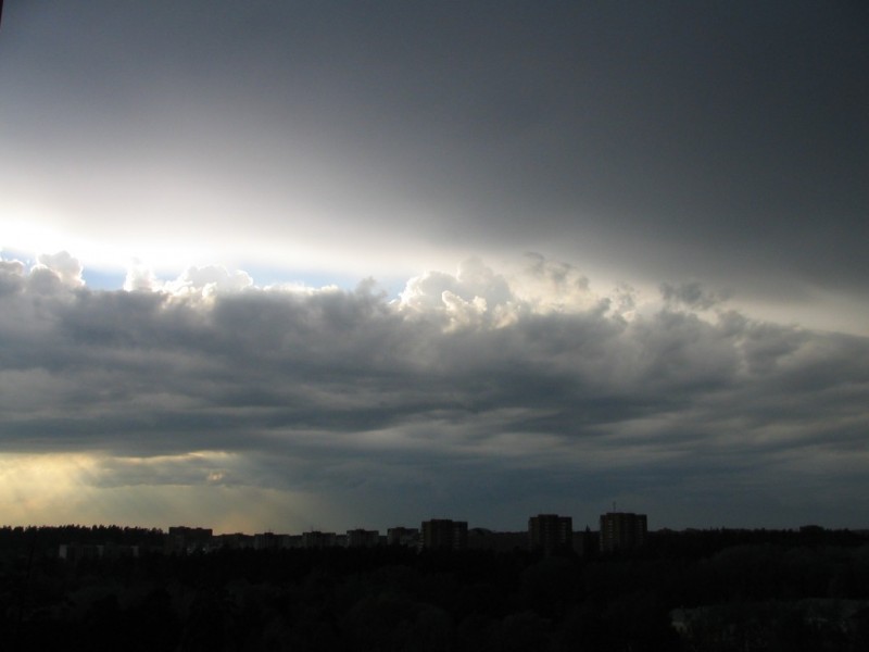 Нечто большее, чем туча.